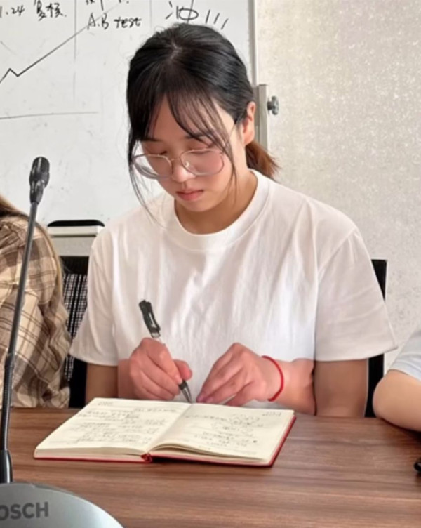 공부하는 것처럼 선생님을 속일 수 있는 티셔츠