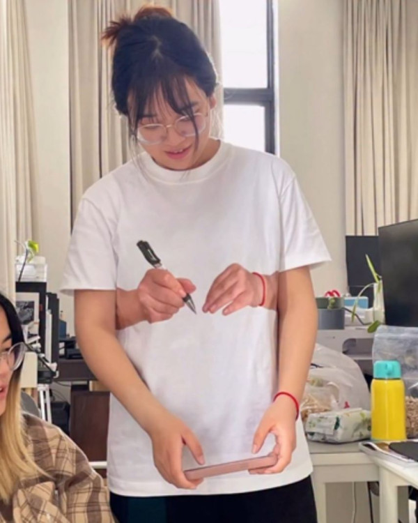 공부하는 것처럼 선생님을 속일 수 있는 티셔츠