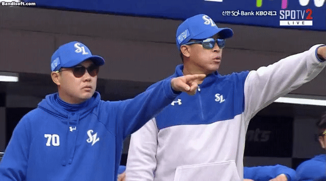 20 KBO 논란 항의하는데 칼군무라서 미리 짰다 vs 아니다.gif