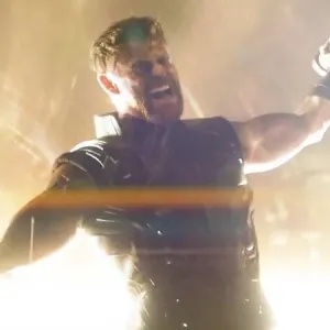 온 힘으로 양쪽을 붙잡는 히어로들